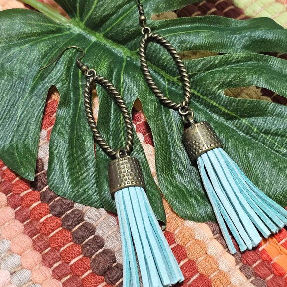 Artisan Hand Crafted Earrings Aqua Blue Faux Suede Tassels Antique Gold Pierced - Picture 3 of 7